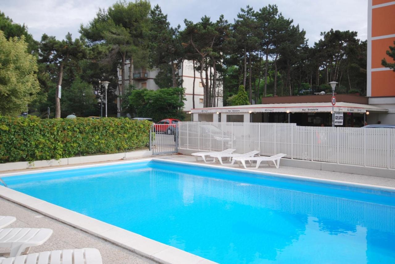 Residenza Alisei Apartment Lignano Sabbiadoro Luaran gambar